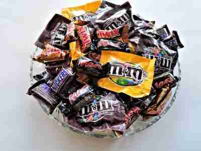 bowl-chocolates-food