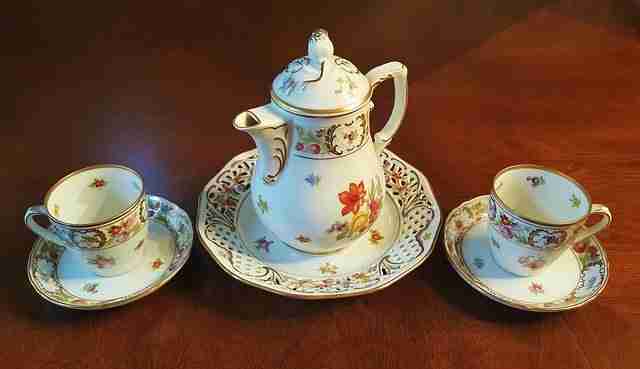Bone-China
