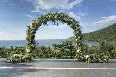 destination wedding-arch