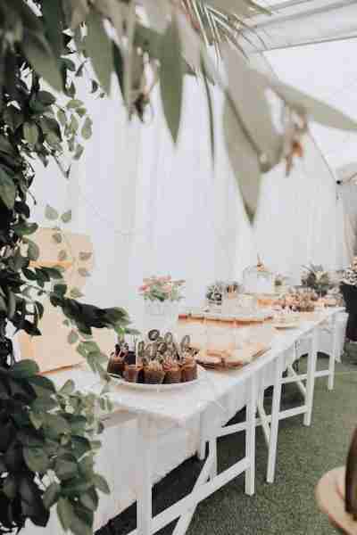 tables-decor-under-white-frame-tent