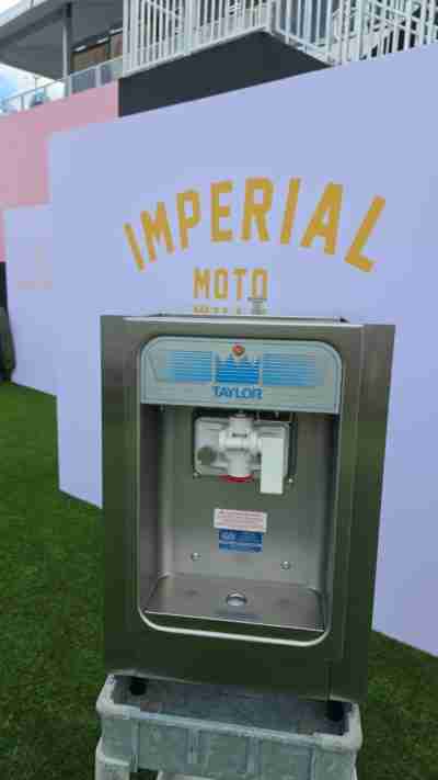 Taylor Commercial Soft-Serve/Frozen Beverage Machine 